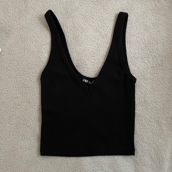Zara Set of White and Black Tank Tops - Picture 3 of 6